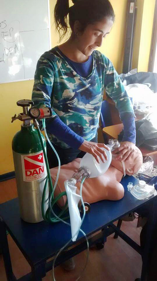 Ejercicios de asitencia y contencion para emergencias con equipo especializado.